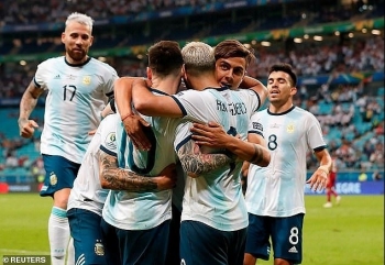Argentina 2-0 Qatar: Messi xuất sắc đưa đội nhà ghi tên vào vòng knock out