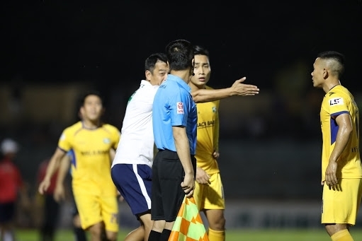 Tin bóng đá Việt Nam ngày 29/7: VFF xử phạt những phát ngôn làm xấu giải đấu