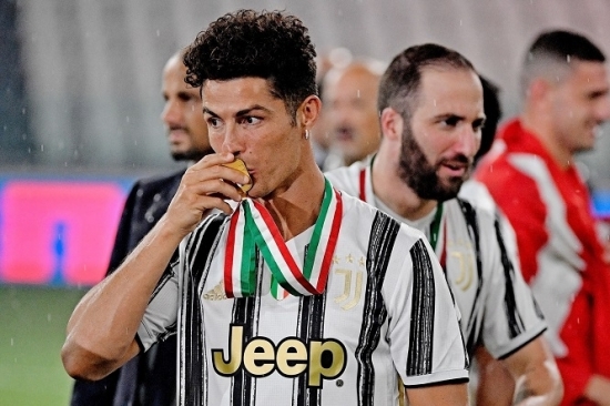 Tin nóng bóng đá trưa 11/8: Ronaldo hay nhất Juventus mùa giải vừa qua