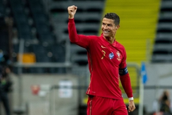 Tin nóng bóng đá sáng 9/9: Ronaldo cán mốc 100 bàn vĩ đại