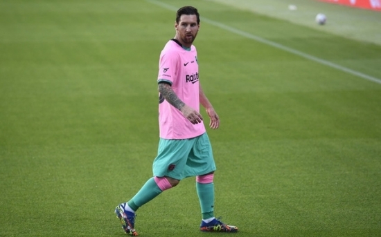 Tin nóng bóng đá tối 17/9: Messi lập cú đúp, Koeman ngó lơ