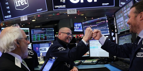 Chứng khoán Mỹ hồi phục phiên cuối tuần, Dow Jones bật tăng 179 điểm