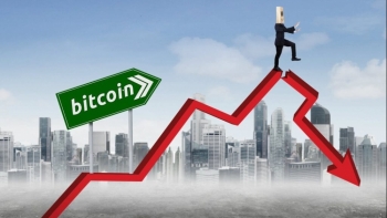 Giá bitcoin hôm nay 17/12: Đột ngột giảm mạnh dưới 7.000 USD