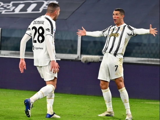Tin nóng bóng đá sáng 9/12: Ronaldo thăng hoa, Juventus đại thắng Barca
