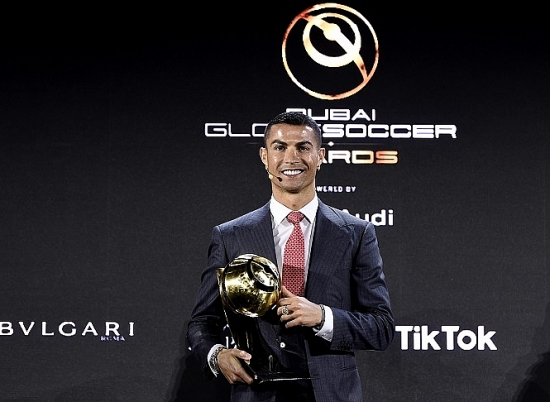 Tin nóng bóng đá sáng 28/12: Ronaldo đoạt giải cầu thủ hay nhất thế kỷ