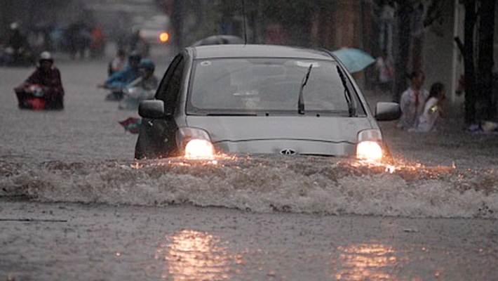 Thủy kích - nỗi khiếp sợ khi lái xe ô tô mùa mưa lũ
