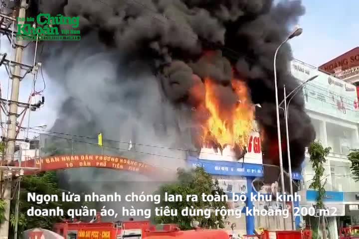 Bắc Giang: Cháy lớn tại siêu thị 90K